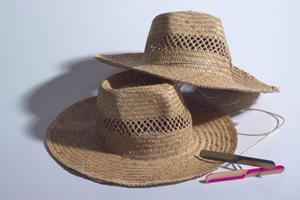 白衣のブランド品を通販で販売をする企業